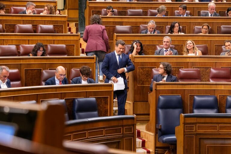 Chamorro (Vox) denuncia la «complicidad» del PP y del PSOE en la Agenda 2030: “El bipartidismo entregó la soberanía de España”