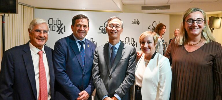 Valverde trabaja en Madrid para proporcionar más oportunidades al vino y a la industria agroalimentaria de la provincia en el mercado chino