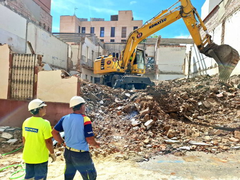 Puertollano: El antiguo instituto Fray Andrés ya es historia tras la demolición de la fachada