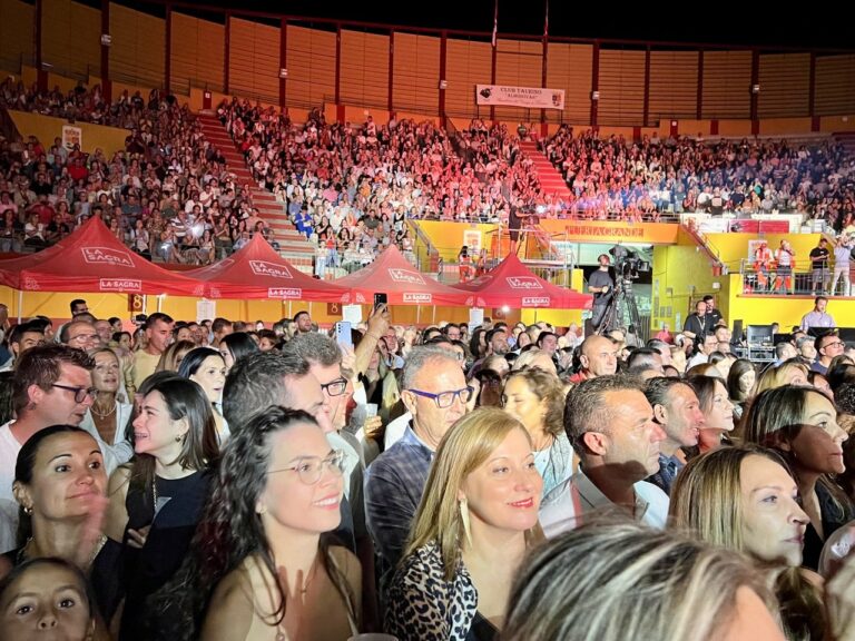 India Martínez ofreció el mejor de sus conjuros para dar paso este año a la Feria y Fiestas de Almodóvar del Campo