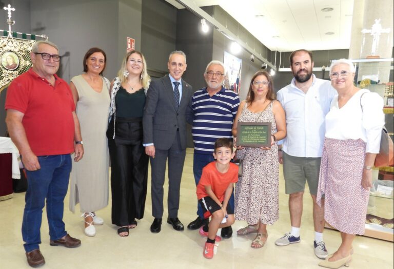 Puertollano: La Cofradía Discípulos de San Juan y Santo Sepulcro inaugura la exposición conmemorativa de su 80 aniversario fundacional