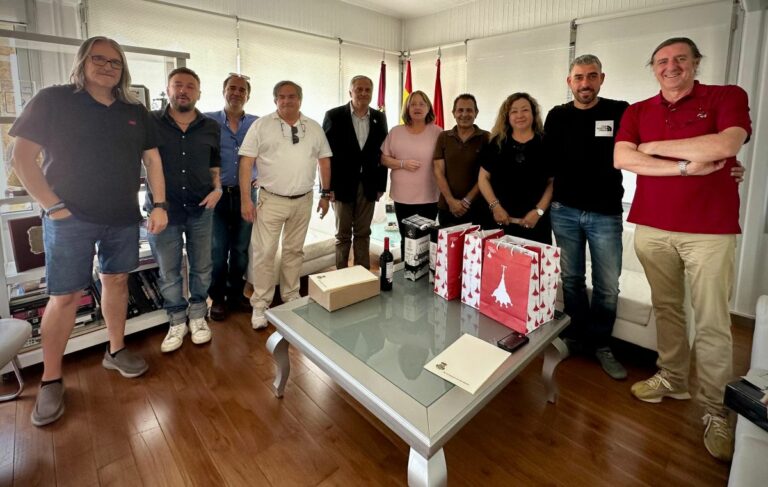 Ciudad Real y Chiva estrechan lazos en torno al evento solidario “Ayudana Rock”