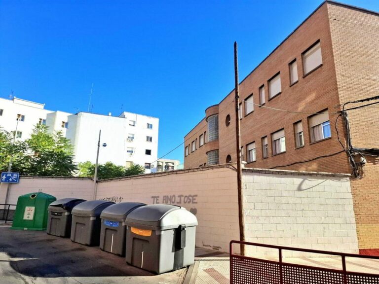 El Ayuntamiento de Puertollano cede a Educación una parcela para la ampliación del colegio Gonzalo de Berceo