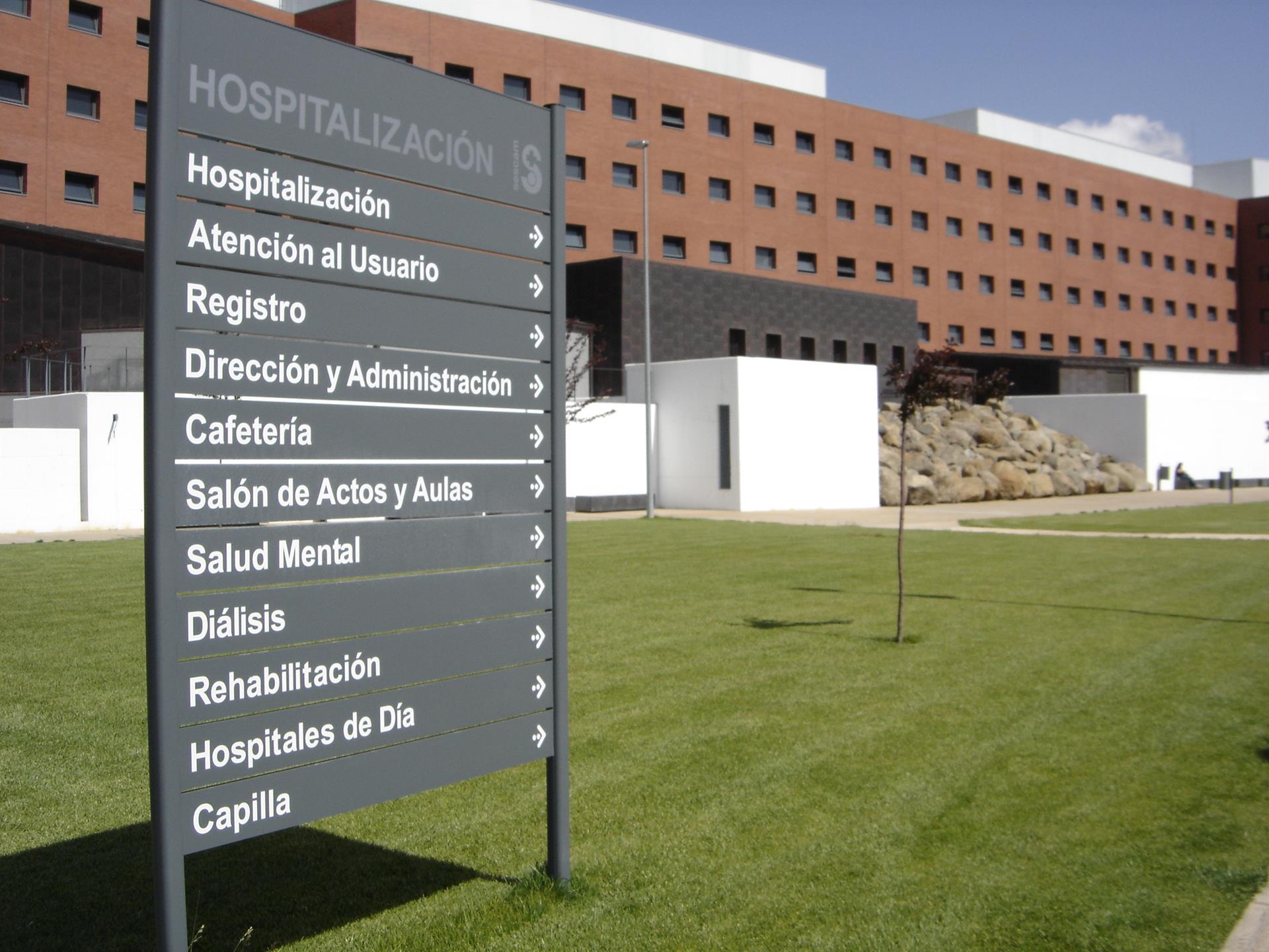 Real Headstone Herido grave un trabajador mientras realizaba labores de poda en un ...