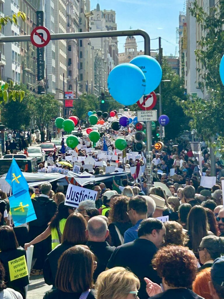 La “Pasarela 1×1” se abre paso en las calles de Madrid con una movilización histórica
