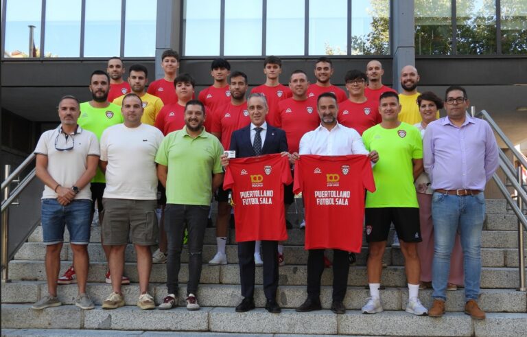 El CD Puertollano Fútbol Sala presenta su nueva equipación con el logo del 100 Aniversario de la ciudad