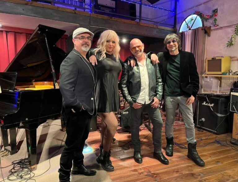 Puertollano: Concierto tributo a «Olé Olé» en la voz de Esmeralda Rodríguez en el tardeo de las fiestas