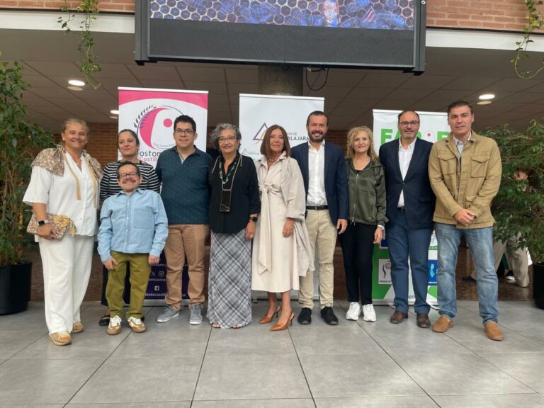 El Gobierno de Castilla-La Mancha trabaja para avanzar en la accesibilidad de las personas ostomizadas a aseos adaptados