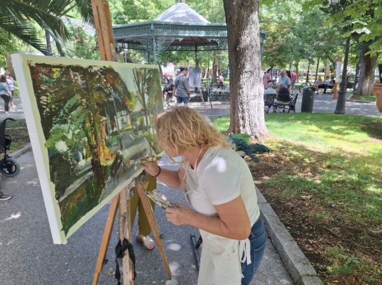 Puertollano se convierte en el lienzo de una treintena de artistas de pintura rápida