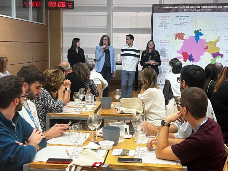 El Gobierno regional difunde la cultura del vino en Ciudad Real para convertir a los ciudadanos en “embajadores” de nuestros caldos