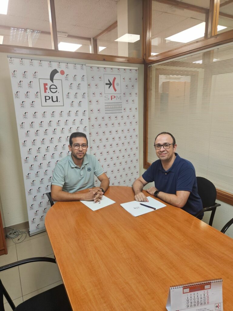 FEPU y Academia Ciencias y Letras firman un convenio de colaboración para ofrecer descuentos formativos a empresas y trabajadores de la comarca