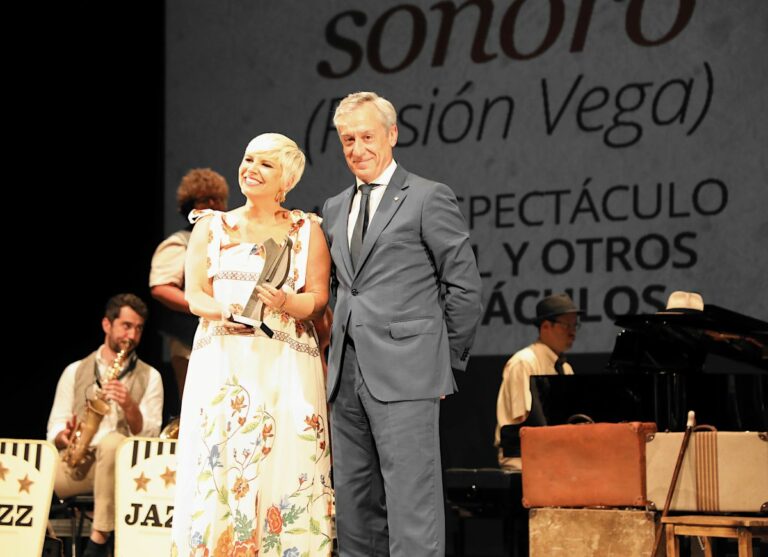 Eurocaja Rural entrega el premio ‘Mejor Musical y Otros Espectáculos’ en los XXXIII Premios Teatro de Rojas