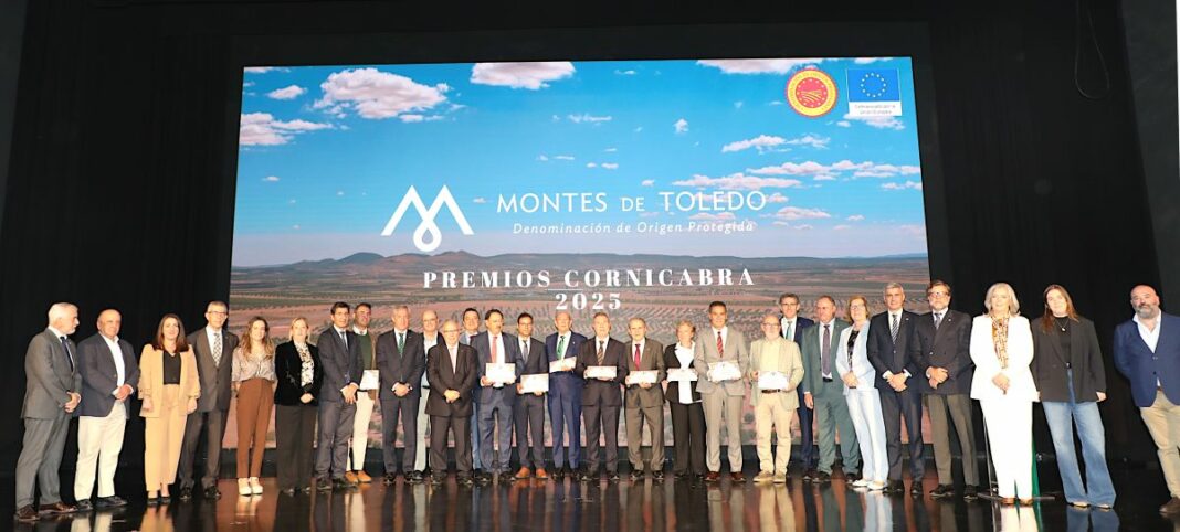 20251023 FOTO FAMILIA ENTREGA PREMIOS CORNICABRA 2025 Premios Cornicabra 2025