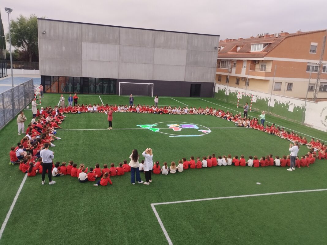 El Colegio Santo Tomás inaugura su proyecto educativo “Un viaje por los continentes”