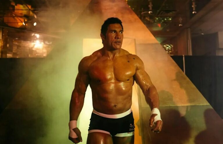 ‘The Smashing Machine’, escrita y dirigida por Benny Safdie, con excelente interpretación de Dwayne Johnson, se estrena el viernes día 3