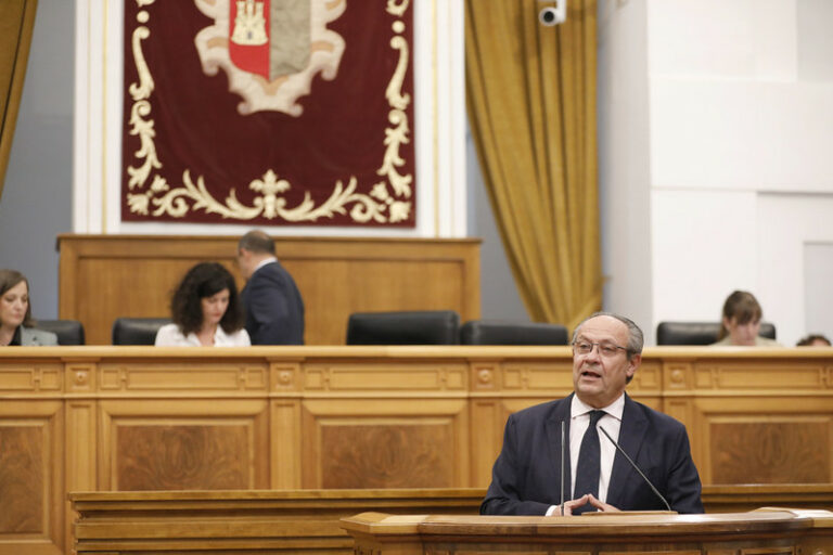 El PP acusa a Junta infrafinanciar a los Ayuntamientos y el PSOE lo niega apuntando a la pérdida de fondos europeos