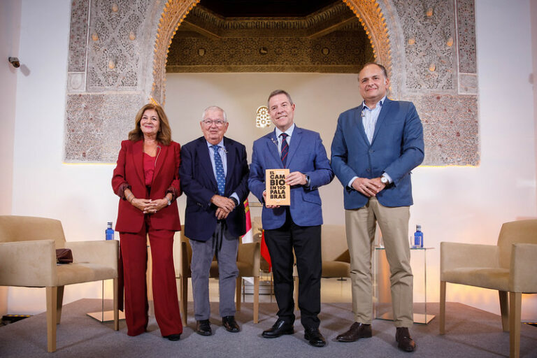 García-Page avanza que la Junta aplicará herramientas de Inteligencia Artificial para agilizar trámites administrativos a partir de enero de 2026