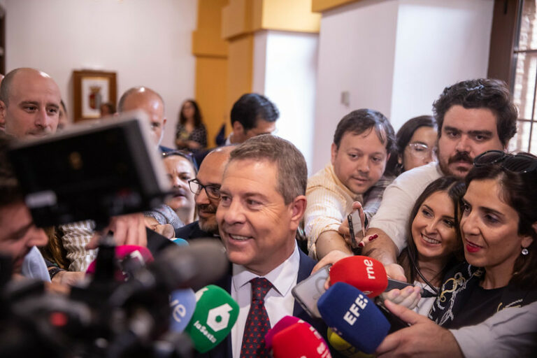 El vademécum García-Page se basa en buscar consensos políticos, en la lealtad a la Constitución y en la “honestidad en el bolsillo y en la palabra”