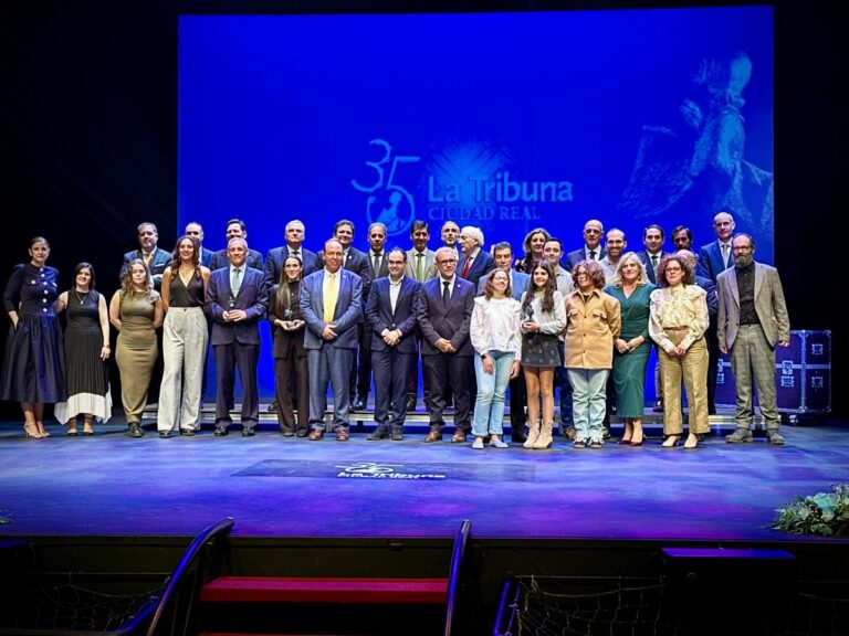 El Ayuntamiento de Ciudad Real respalda la trayectoria de La Tribuna en la gala de su 35 aniversario