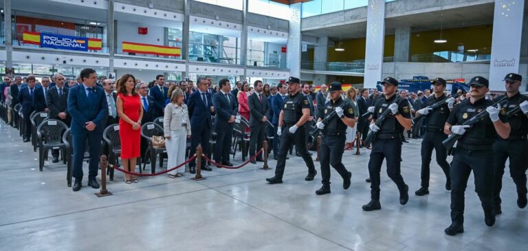 Valverde ensalza la labor de la Policía Nacional y local “en defensa del interés general»