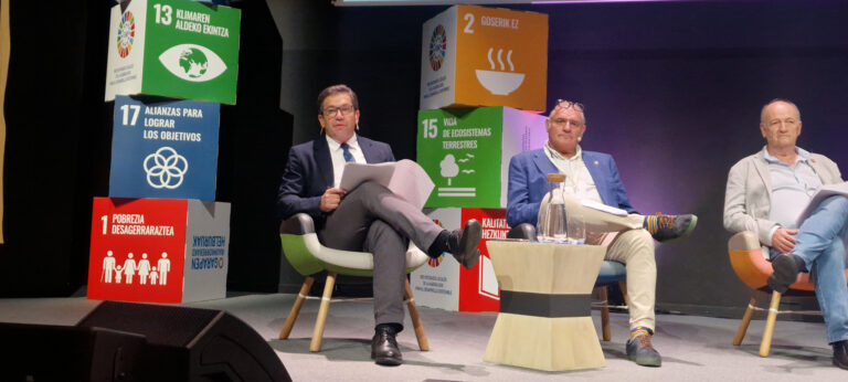 Valverde destaca en Vitoria-Gasteiz el papel estratégico de las entidades locales en el impulso de la Agenda 2030