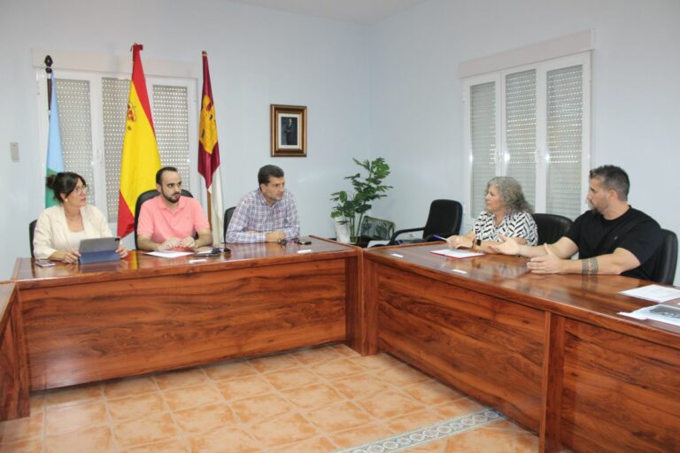 El Gobierno de Castilla-La Mancha analiza con el alcalde de Fuente el Fresno la colaboración en diferentes proyectos de interés para el municipio