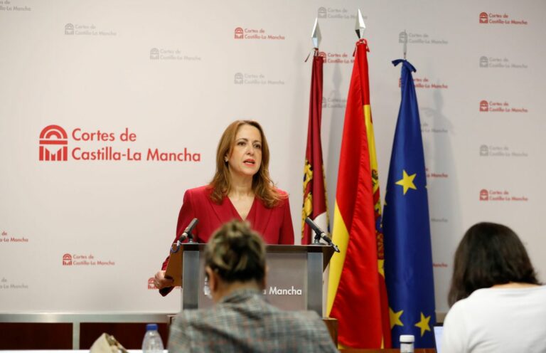 Maestre destaca la “altura y valentía de Page” para presentar medidas como el plan “más ambicioso de España en vivienda” y ayudas a jóvenes