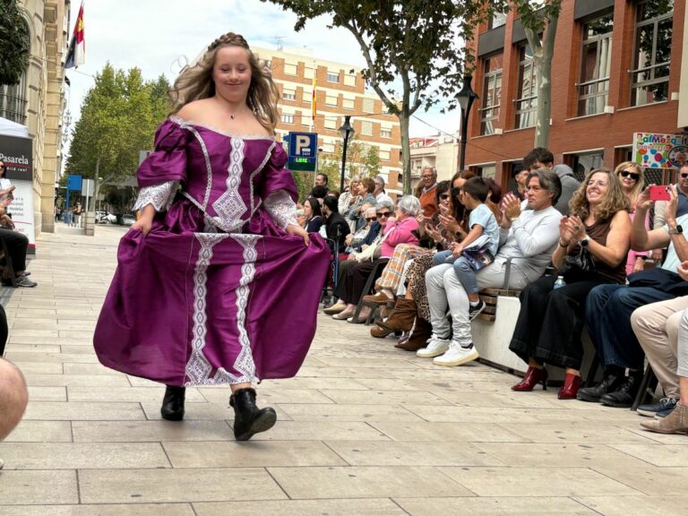 Ciudad Real clausura las IV Jornadas de Moda Inclusiva con un desfile teatral en plena calle Toledo