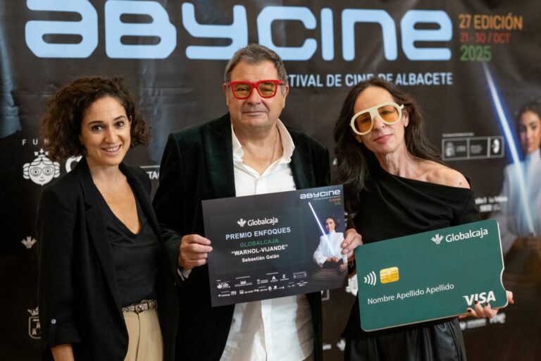 El Premio Enfoques Globalcaja de Abycine recae en el documental sobre la conexión de Andy Warhol con la Movida madrileña