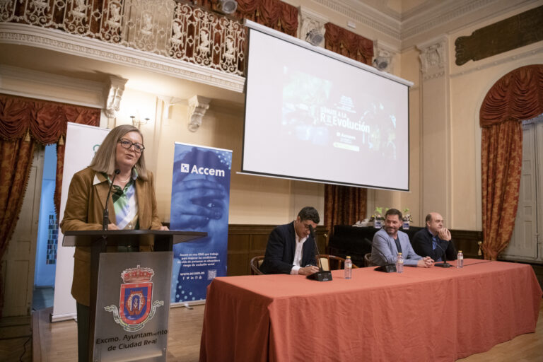 La campaña R_Evolución de ACCEM poene el foto en la brecha de género de las profesiones STEM