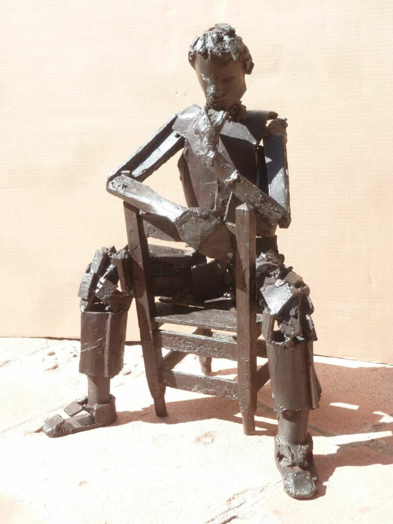 Microrrelato y reseña sobre la escultura “Cavilaciones”, de José Lillo Galiani