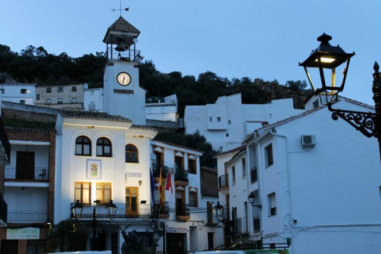 Fuencaliente crea el “cheque escuela” para incentivar la economía local y combatir el despoblamiento