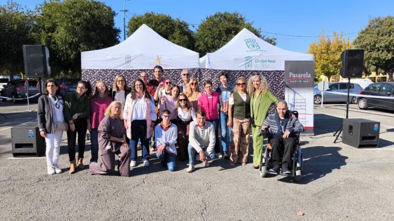 La Semana de la Inclusión y la Solidaridad llena de magia el mercadillo de Ciudad Real