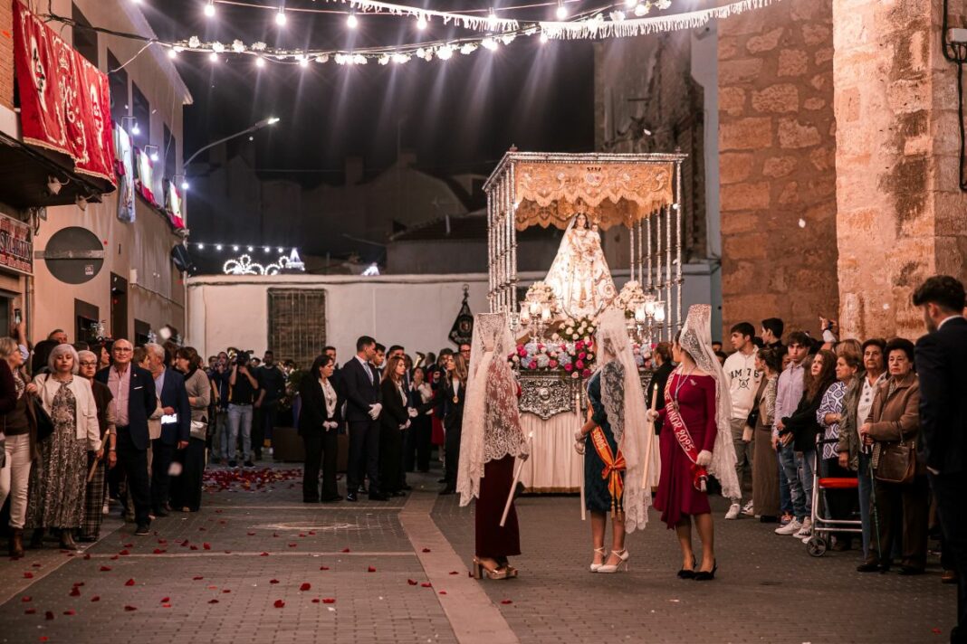 Imagen 2 Procesión de la Virgen de los Santos
