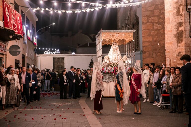 La Virgen de los Santos ilumina Pozuelo de Calatrava con una bella procesión