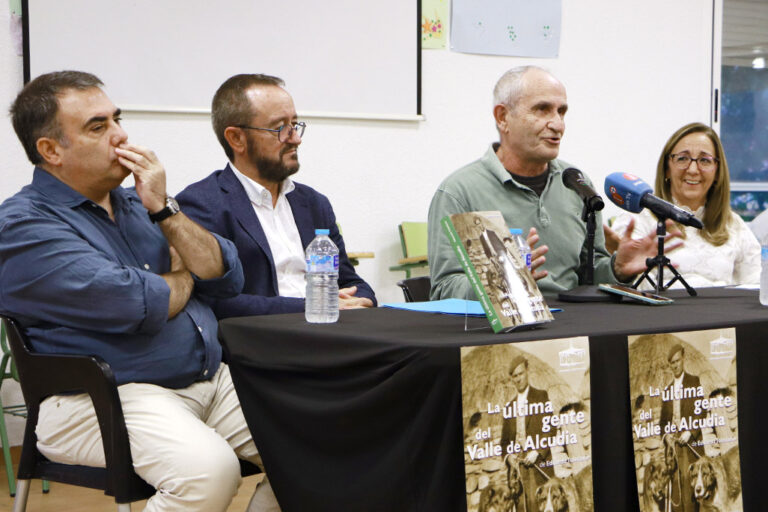 Eduardo Toledano recopila los testimonios de quienes dieron al Valle de Alcudia sus vidas y quehaceres en vías de extinción