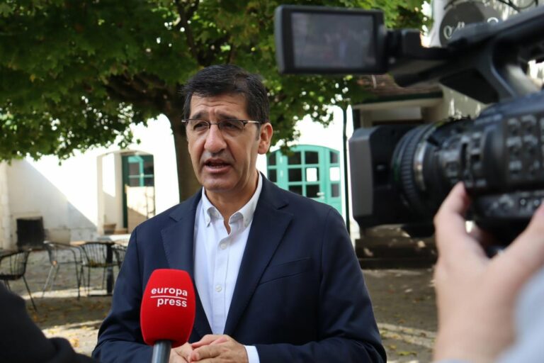 Caballero reclama el apoyo de la Unión Europea en la promoción del vino en mercados exteriores, destacando el asiático