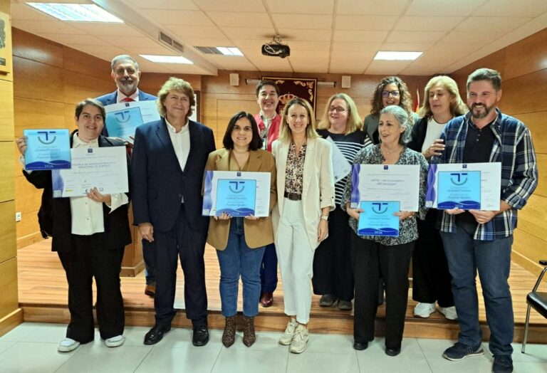 Diez empresas y entidades de Almadén y Chillón reciben el distintivo “Compromiso de Calidad Turística”