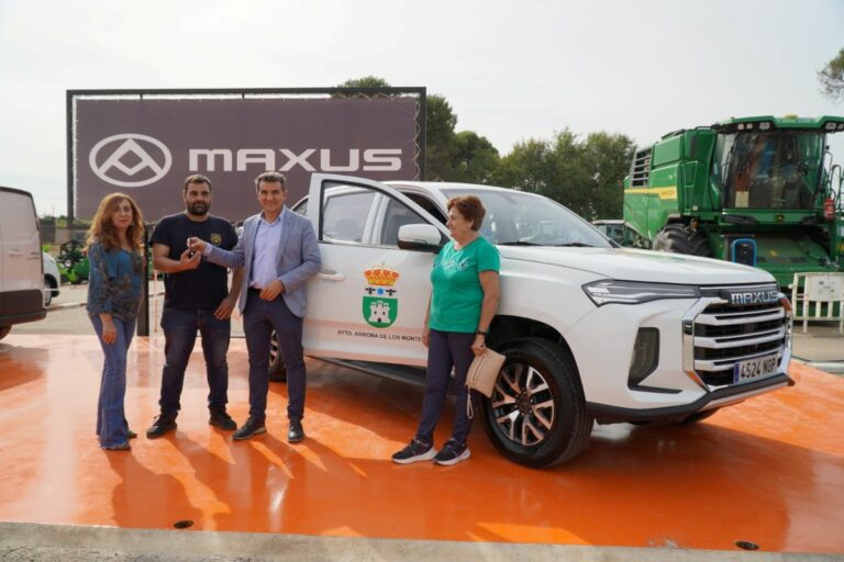 El ayuntamiento de Arroba de los Montes estrena nuevo vehículo para prestar servicios a la población de una forma más sostenible