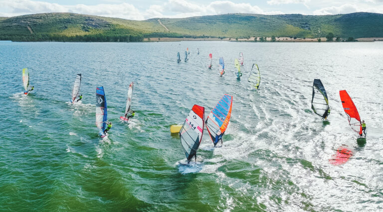 El embalse del Gasset acogió a casi treinta regatistas de la Copa de España de Vela 2025