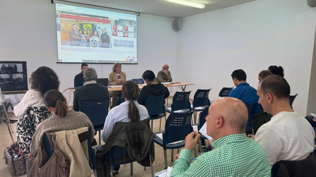 Reunión Educación2 Reunión con los directores y directoras de los colegios