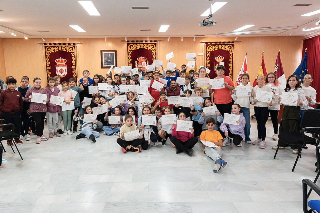 También se han entregado diplomas a los escolares por su participación Jornada de Divulgación ARGACIENCIA