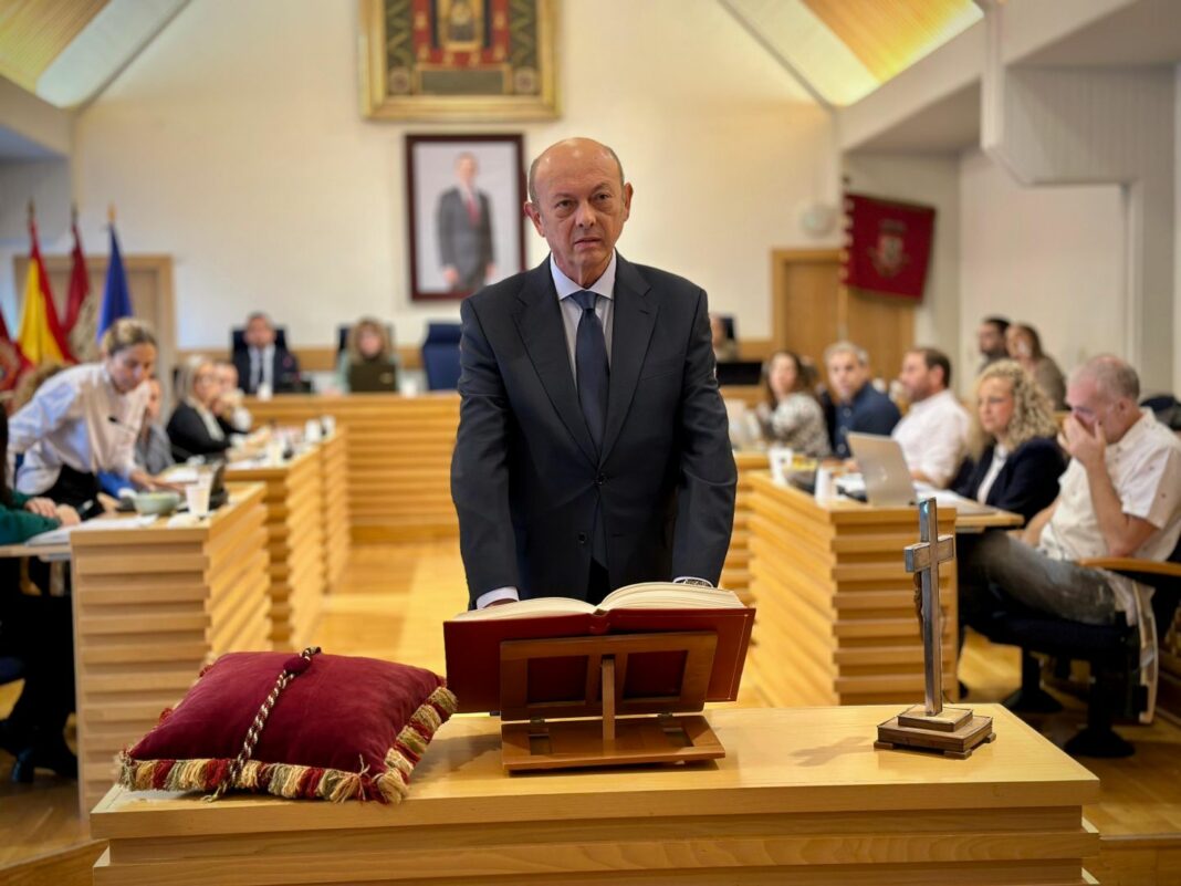 Toma de posesión de Regino Pérez