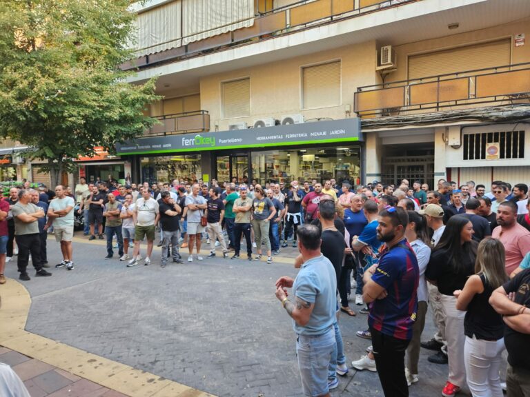 Trabajadores de contratas de Puertollano expresan su enfado por el bloqueo del convenio del Metal entre tambores de huelga