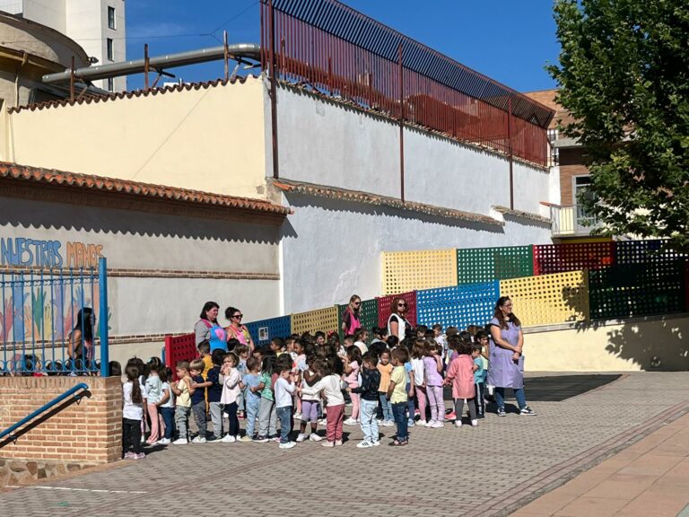 El colegio Ramón y Cajal de Puertollano, conmocionado, llora el fallecimiento de la querida profe Sarai
