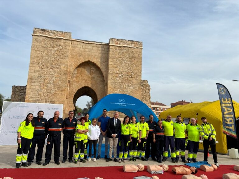El Colegio de Enfermería impulsa el aprendizaje de maniobras de reanimación cardiopulmonar para aumentar la tasa de supervivencia