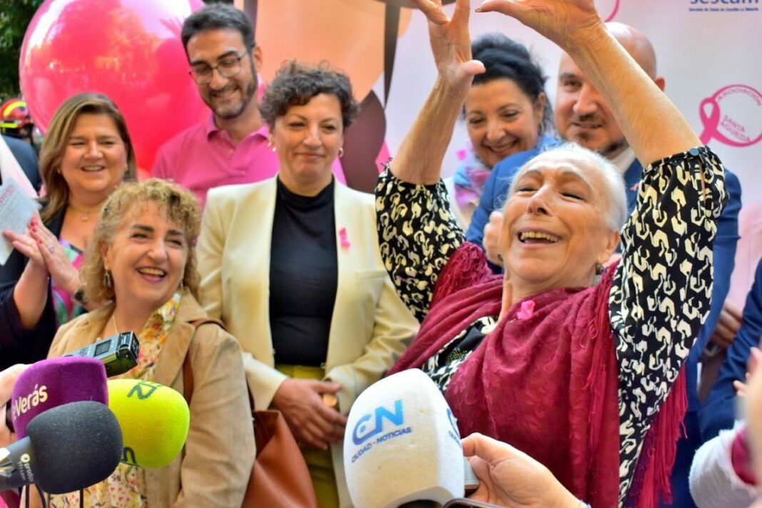Celebración del día mundial del cáncer de mama en Puertollano