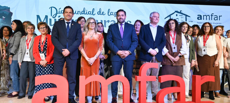 Valverde afirma en un acto de AMFAR que para revitalizar el medio rural es necesario no recortar servicios como el Plan Corresponsables y el Programa de Apoyo Nutricional a Mayores