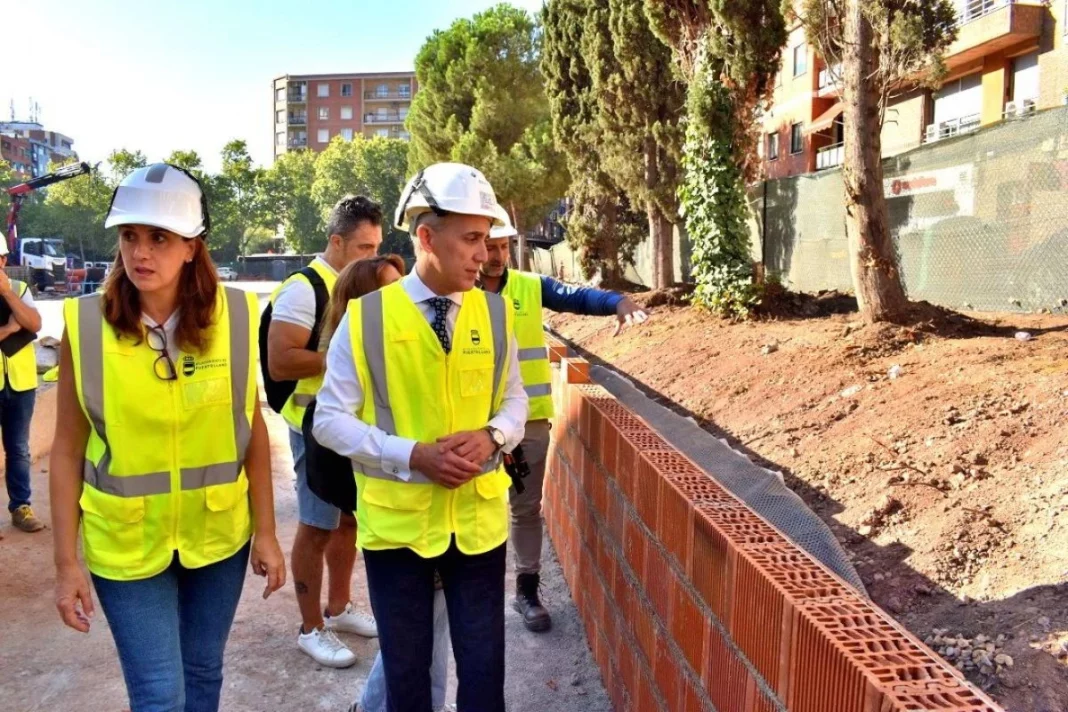Miguel Ángel Ruiz visitando las obras del Paseo del Bosque de Puertollano