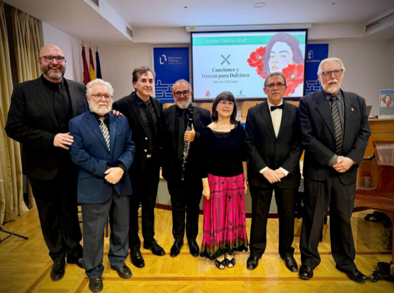 El Alcázar de Toledo acoge con éxito la presentación de «Canciones y Danzas para Dulcinea», un homenaje a Antón García Abril impulsado por el Ateneo de Alcázar de San Juan